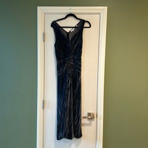 Velvet or velour sleeveless size 6 Midi dress by Vince brand